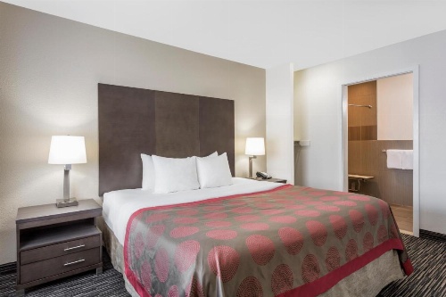 Ramada by Wyndham Monterey image 24