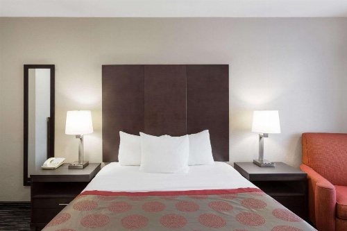 Ramada by Wyndham Monterey image 25