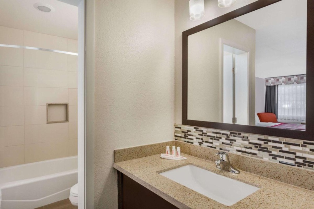 Ramada by Wyndham Monterey Image 32