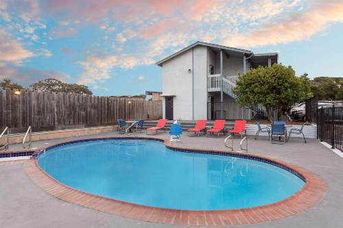 Ramada by Wyndham Monterey image 37