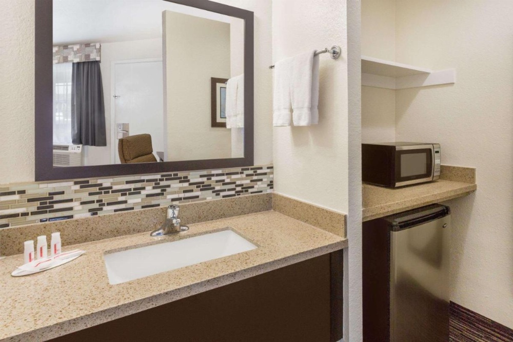 Ramada by Wyndham Monterey Image 39