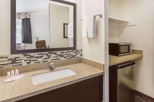 Ramada by Wyndham Monterey image 39