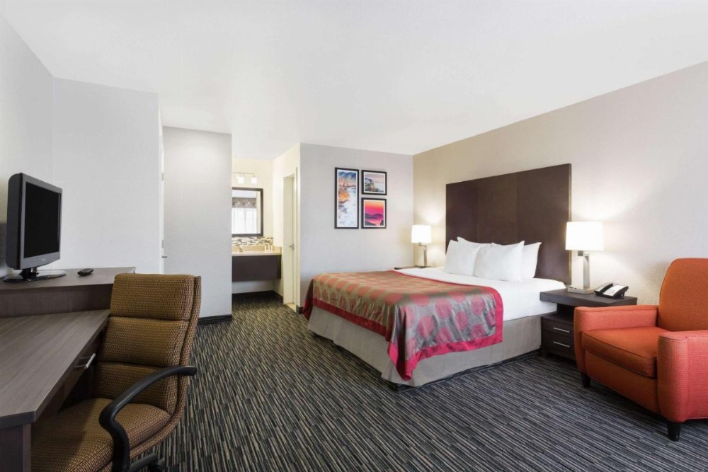 Ramada by Wyndham Monterey Image 44
