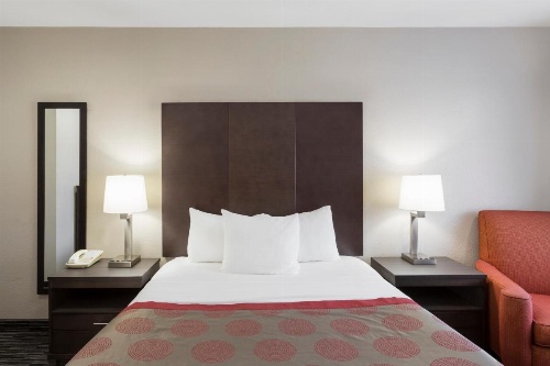 Ramada by Wyndham Monterey image 9